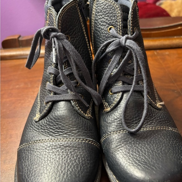 Clark’s Women’s Navy Leather boots Sz6.5 rubber sole - Picture 5 of 6